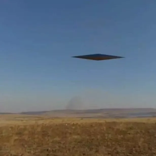 Uzaylı iddialarını tetikledi: Yeni UFO görüntüleri akıllara durgunluk veriyor! İnceleme için uzman ekip kuruldu