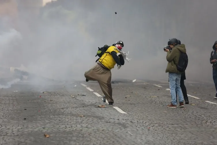 Fransa'da akaryakıt zammı protestoları sürüyor