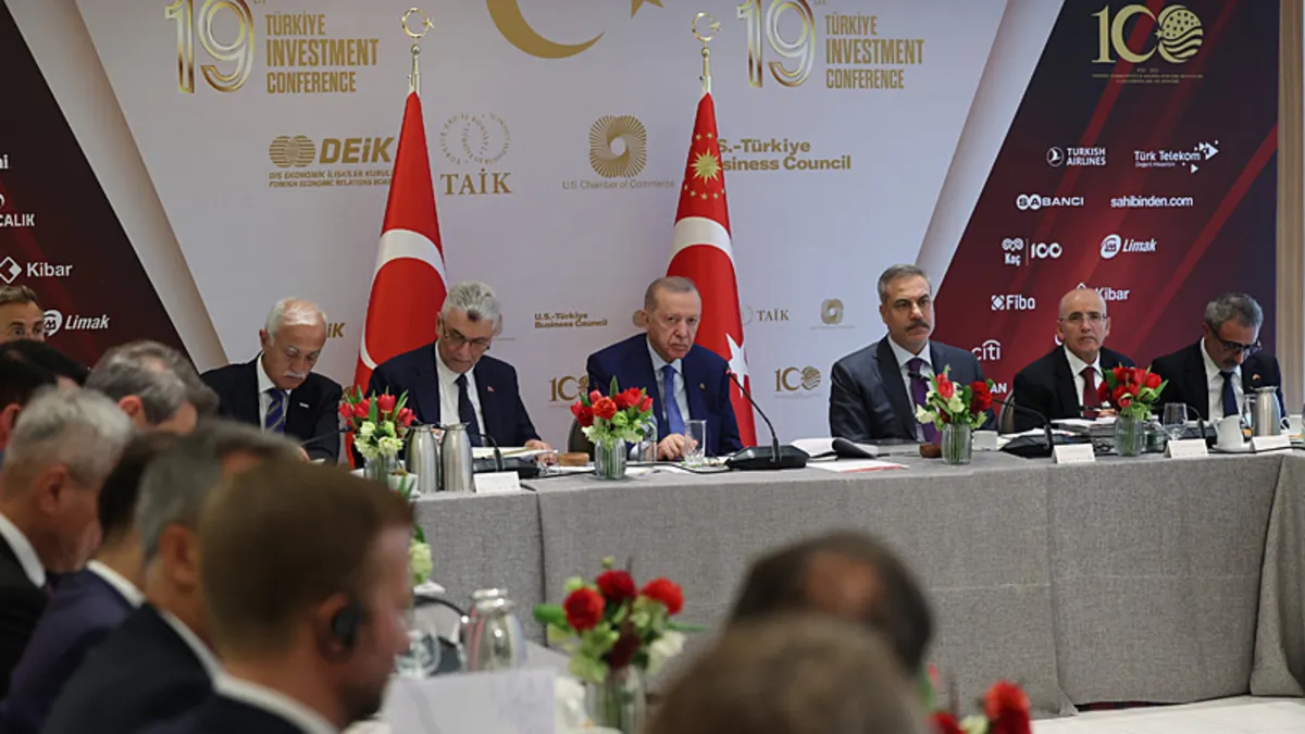 Başkan Erdoğan, New York'ta iş adamlarıyla bir araya geldi: 100 milyar dolarlık hedefimize ulaşacağız haber görseli