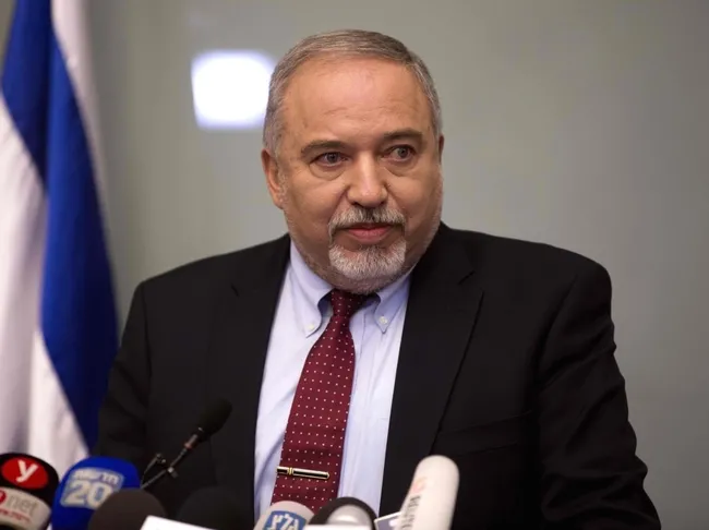 eski-israilli-bakanin-turkiye-korkusu-suriye-ve-gazzeye-yerlesirlerse-kimse-cikaramaz-1765902708525.jpg Eski İsrailli bakanın Türkiye korkusu: “Suriye ve Gazze’ye yerleşirlerse kimse çıkaramaz”