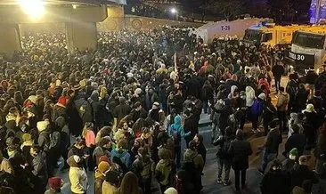 Başkentte izinsiz gösteriye müdahale eden 5 polis yaralandı #ankara