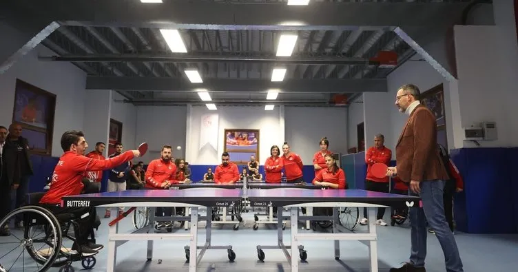 Bakan Kasapoğlu’ndan Dünya Engelliler Günü’nde masa tenisçilere sürpriz ziyaret