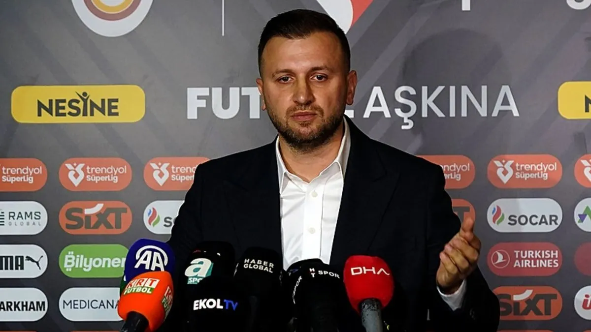 Fatih Kulaksız: “Futbol 11’e 11 oynanan bir oyun” Fatih Kulaksız: “Futbol 11’e 11 oynanan bir oyun”