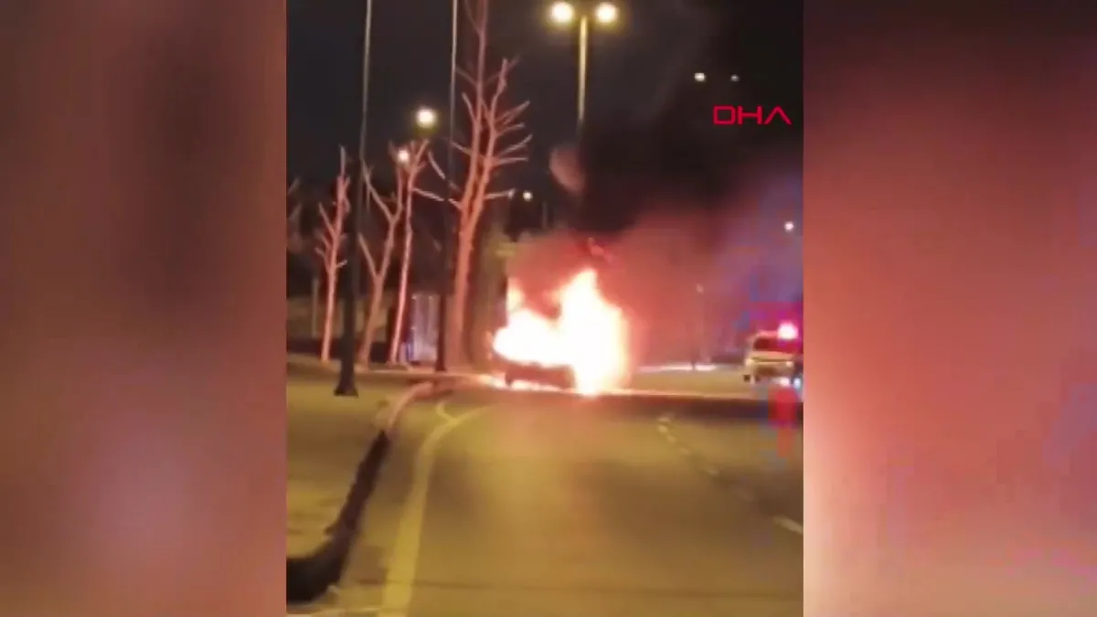 İstanbul Kartal’da seyir halindeki otomobil alev alev yandı | Video videosunu izle İstanbul Kartal’da seyir halindeki otomobil alev alev yandı | Video videosunu izle