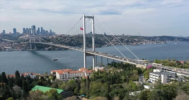 Son dakika: İstanbul Boğazı gemi trafiği askıya alındı Son dakika: İstanbul Boğazı gemi trafiği askıya alındı