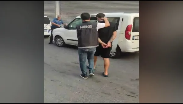 cesitli-suclardan-aranan-ve-hapis-cezasi-bulunan-sahislar-mersin-polisinden-kacamadi-1724310852585.jpg