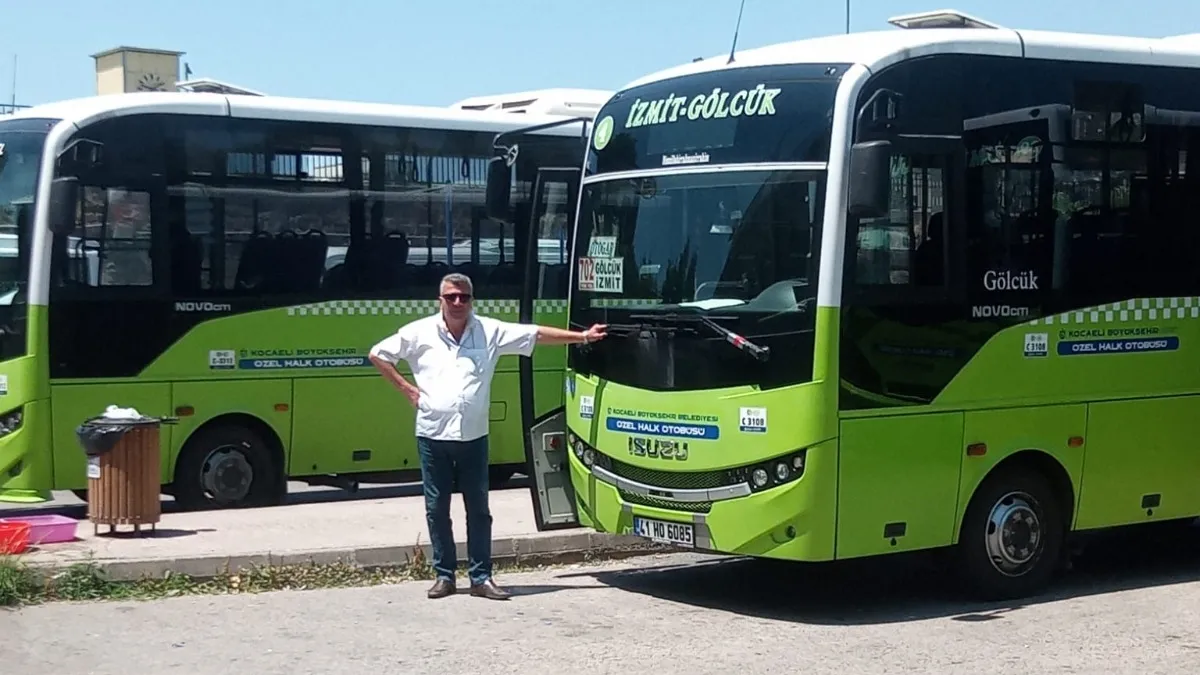 Kocaeli'de örnek şoför: Kediyi besleyen otobüs şoförünün anlamlı hareketi viral oldu