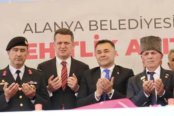 alanyada-sehitlik-alani-temeli-torenle-atildi-1710790166087.jpg