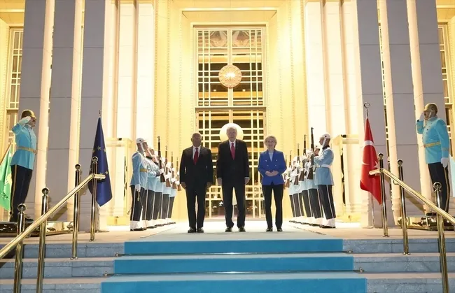 son-dakika-i-kulliyede-ab-ruzgari-baskan-erdogan-von-der-leyen-ile-gorustu-1783538256934.jpeg SON DAKİKA I Külliye'de AB rüzgarı: Başkan Erdoğan, von der Leyen ile görüştü!