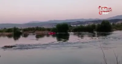 Murat Nehri’nde mahsur kalan 3 kişiyi AFAD ekipleri kurtardı | Video