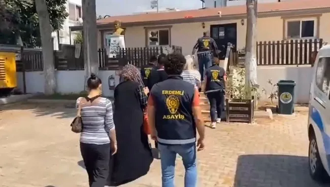 mersinde-fuhus-operasyonu-50-milyon-tl-degerinde-15-tapu-ve-23-araca-el-konuldu-1752652467188.jpg