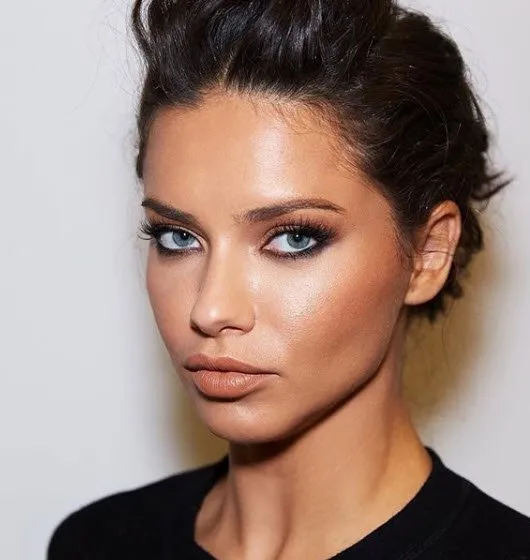 Adriana Lima'dan olay yaratacak paylaşım!