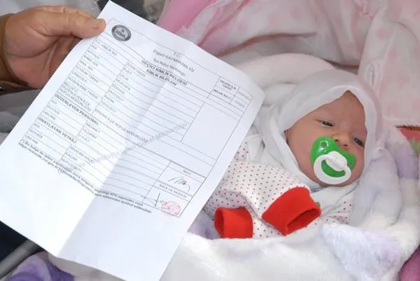 Bebeklerine 'Evet' adını verdiler