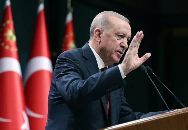 baskan-erdogan-bugun-kabineyi-topluyor-gundemde-terorle-mucadele-ekonomideki-son-durum-ve-gazze-var-1722835014442.jpg Başkan Erdoğan bugün kabineyi topluyor: Gündemde Instagram'a erişim engeli, ekonomi ve terörle mücadele var!
