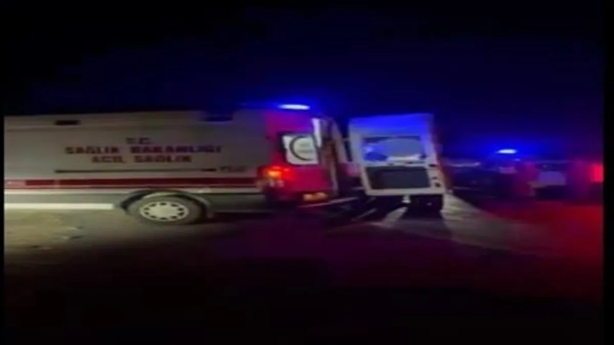 Mersin'de minibüs ile tanker çarpıştı 14 yaralı