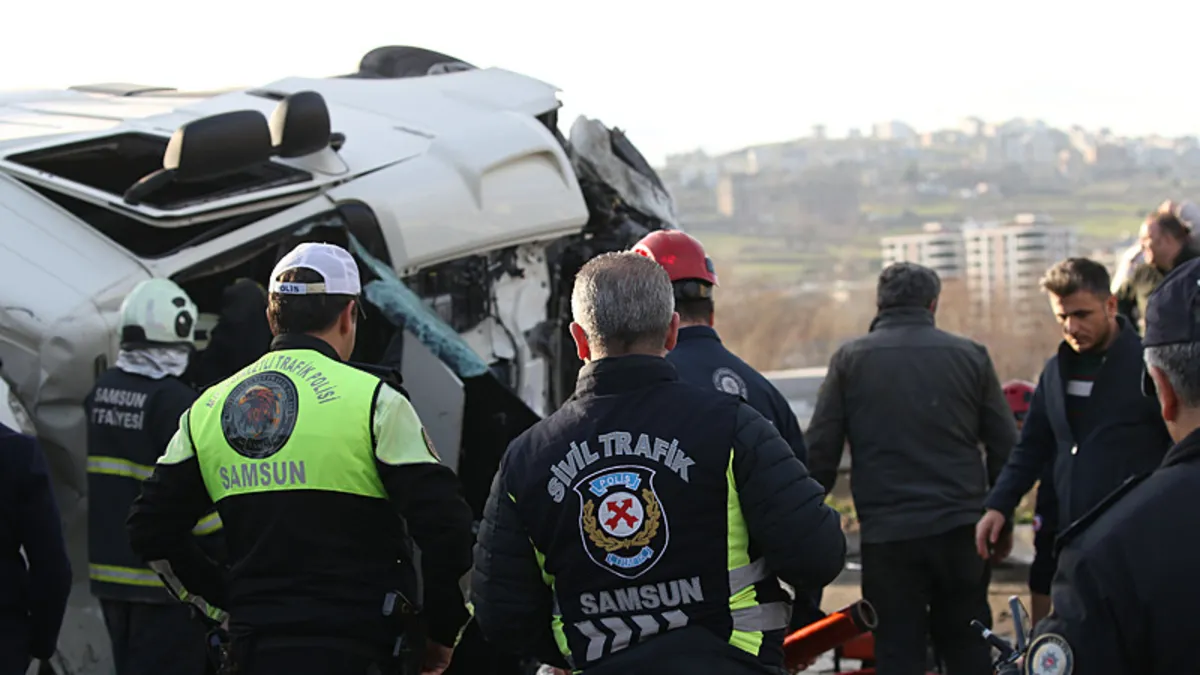 Samsun’da zincirleme kaza: 1 ölü, 3 yaralı! Samsun’da zincirleme kaza: 1 ölü, 3 yaralı!