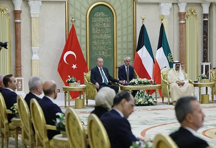 Başkan Erdoğan, Kuveyt’te! Resmi törenle karşılandı