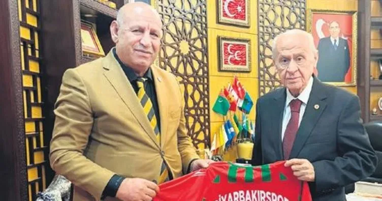 Bahçeli’ye 21 numaralı Diyarbakırspor forması