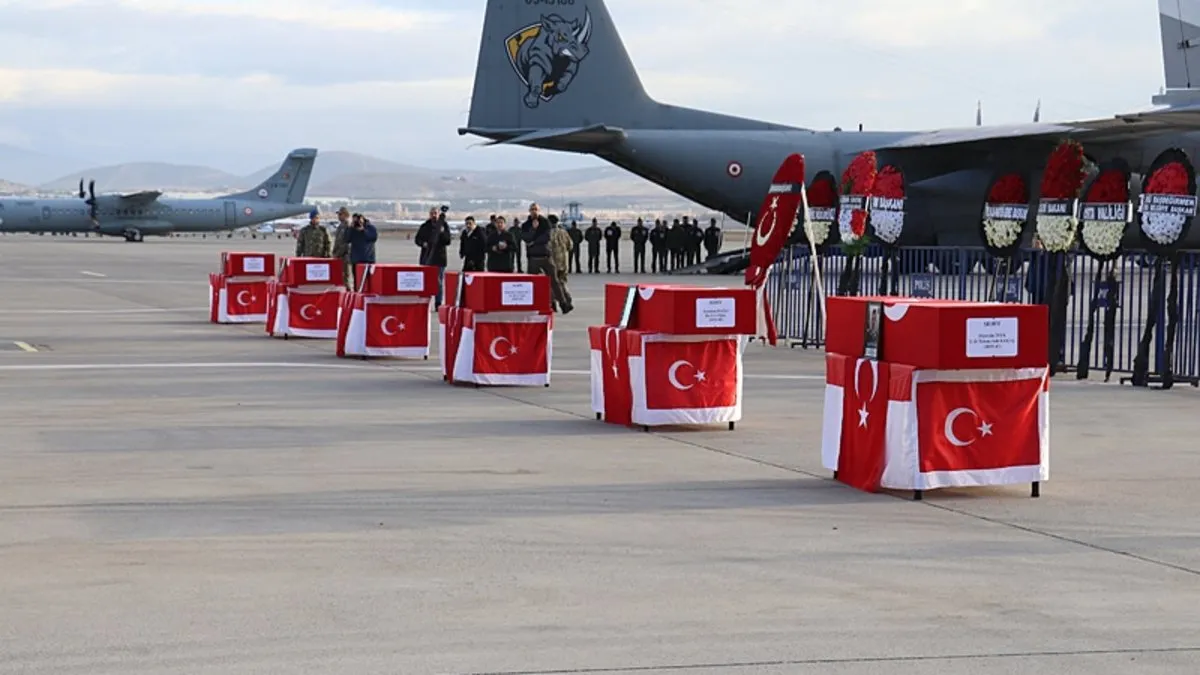 Isparta şehitlerine veda! Şehit Hava Astsubay Çavuş Taha Nergiz'in babasının sözleri yürek yaktı: Susun Taha uyuyor!