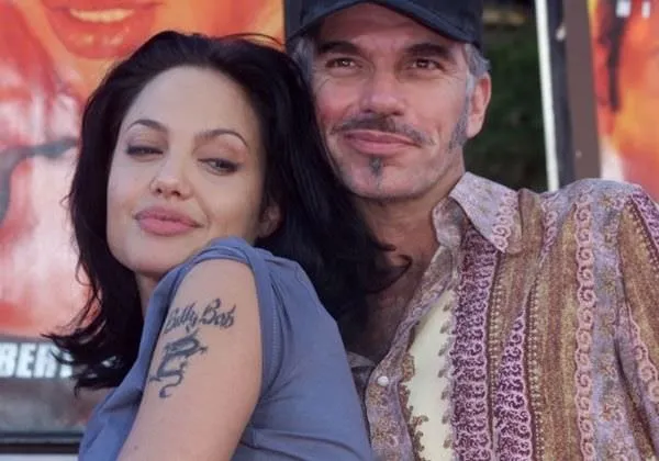 Angelina Jolie Nin Dovmelerinin Anlamlari Son Dakika Haberler