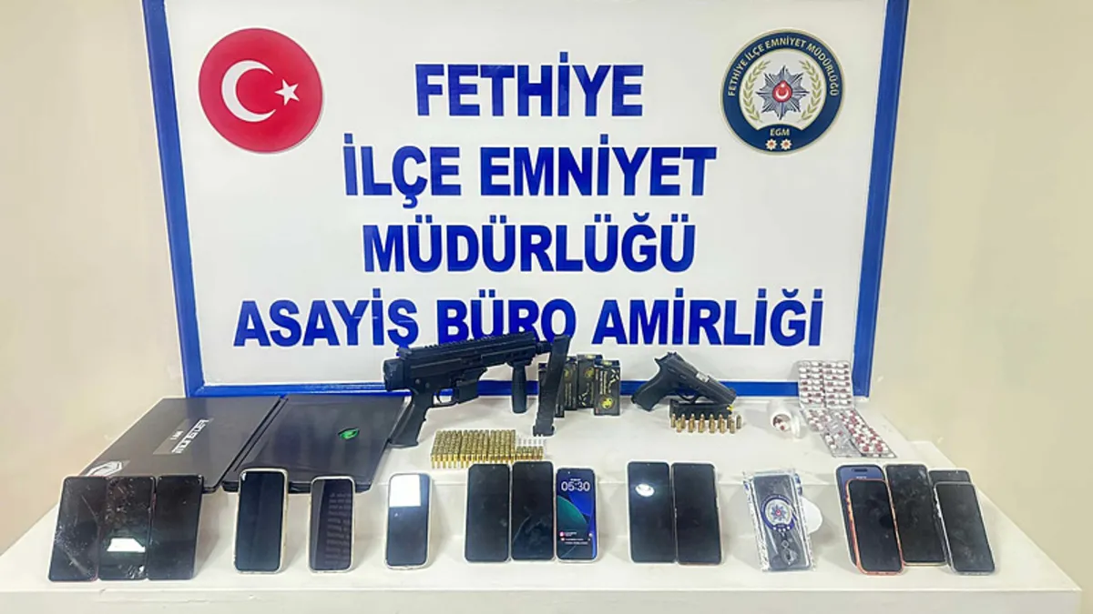 Fethiye’de 2 villaya uyuşturucu baskını: 12 gözaltı! Fethiye’de 2 villaya uyuşturucu baskını: 12 gözaltı!