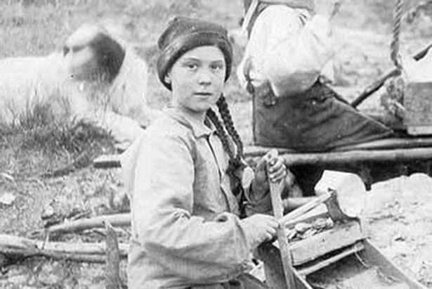 120 yıl önce çekilen fotoğraf ortalığı karıştırdı! Küçük kız bakın kime benzetildi: O bir zaman yolcusu