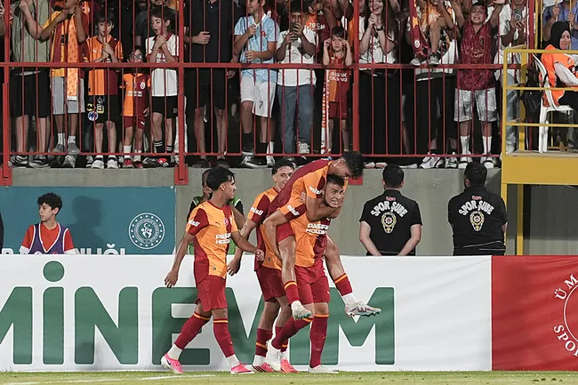 galatasaray-umraniyesporu-5-golle-gecti-lesley-ugochukwu-ilk-kez-1784318400395.jpeg