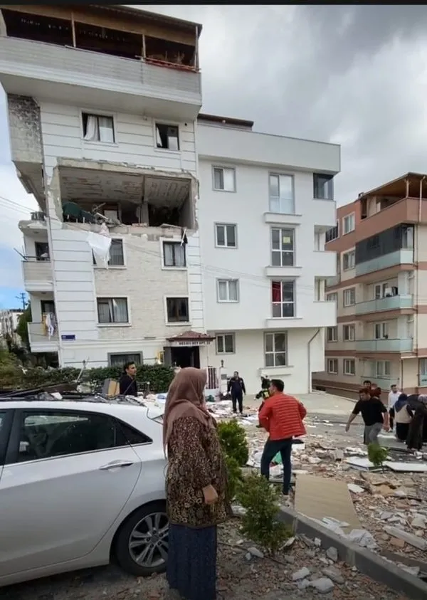 gebzede-korkunc-patlama-3-bina-hasar-gordu-7-kisi-yaralandi-1729588363653.jpg