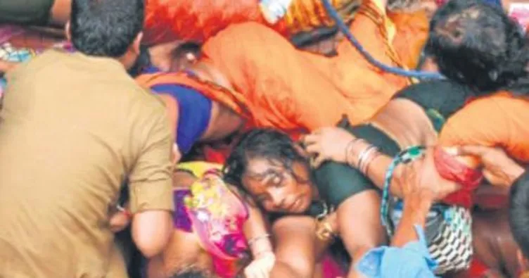 Hindistan’da ayin izdihamı: 116 ölü