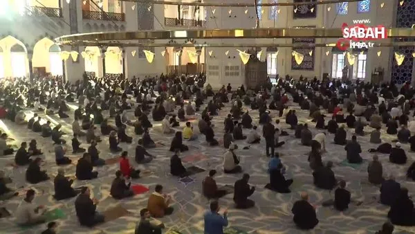 Büyük Çamlıca Camii’nde korona virüs tedbirleriyle bayram namazı kılındı | Video