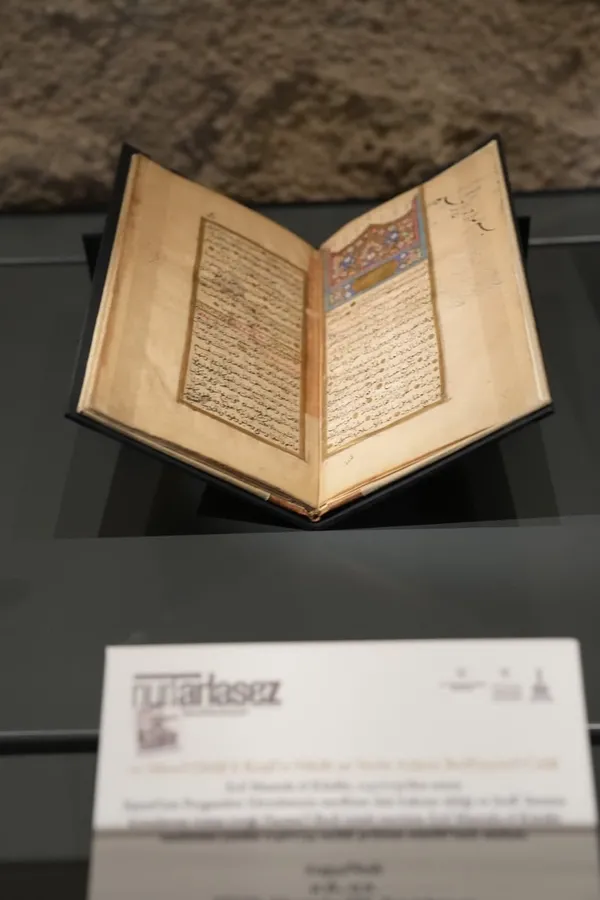 kultur-hafizasi-artik-emin-ellerde-bakan-ersoy-ulkemizdeki-yazma-eserlerin-tuyek-catisi-altinda-toplanmasi-ger-1756736087435.jpg