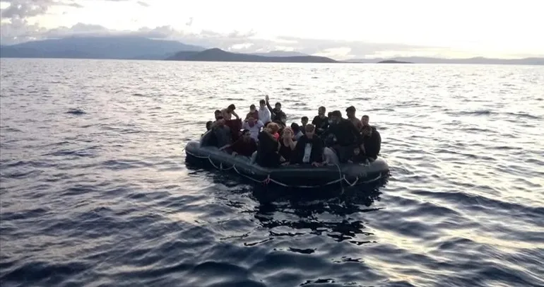 İzmir’in Çeşme ilçesi açıklarında 16 düzensiz göçmen kurtarıldı