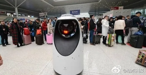 Çin'de 'RoboCop'lar göreve başladı