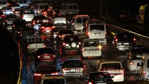 Trabzon'daki şiddetli sağanak Araklı ve Arsin'de hasara yol açtı