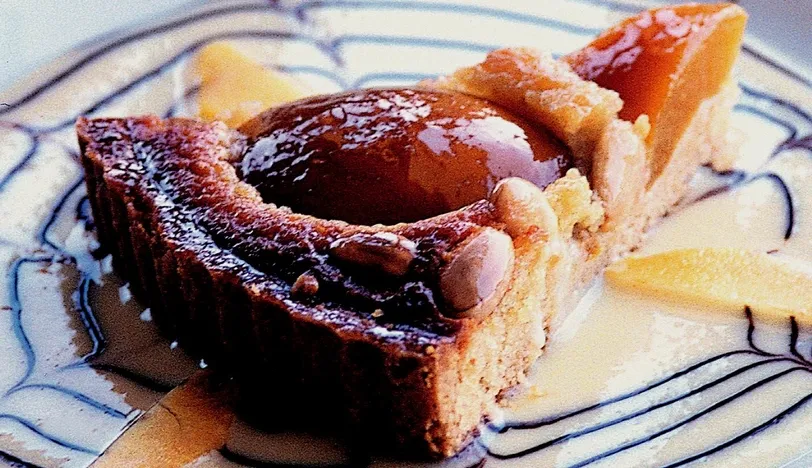 Bademli ve Şeftalili Tart