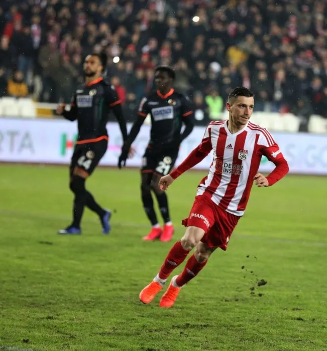 Sivasspor’lu Mert Hakan Yandaş’ın gol sevinci sosyal medyayı salladı!