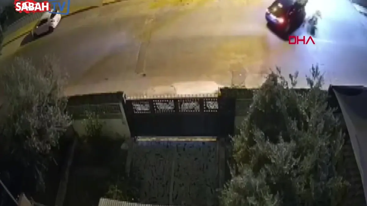Mersin’de feci kaza! Otomobiliyle motosiklete çarptı, yaralıları ezerek kaçtı… O anlar kamerada videosunu izle Mersin’de feci kaza! Otomobiliyle motosiklete çarptı, yaralıları ezerek kaçtı… O anlar kamerada videosunu izle