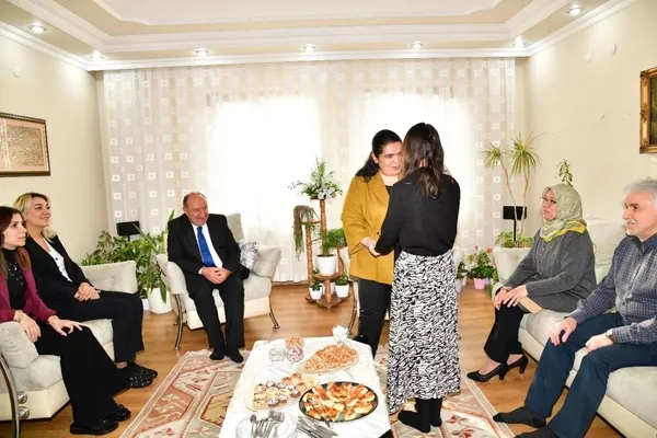 selda-yavuz-koruyucu-aileleri-ziyaret-etti-1735053958840.jpg