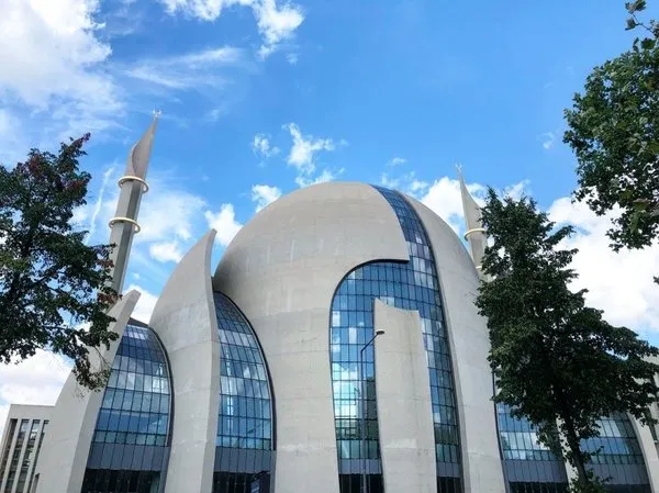 Köln Merkez Camii'nin muhteşem mimarisi