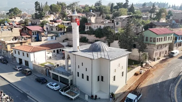 kahramanmarasin-tarihi-mirasi-yeniden-ayaga-kalkti-bakan-ersoy-5-camiyi-ibadete-kahramanmaras-kalesini-ziyaret-1789558340558.jpeg