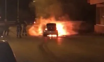 Ataşehir’de lüks otomobil alev alev yandı