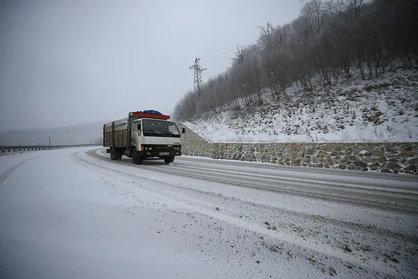 son-dakika-kgm-kar-nedeniyle-arac-trafigine-kapanan-yollari-duyurdu-bu-istikameti-kullanacaklar-dikkat-1643038729362.jpg