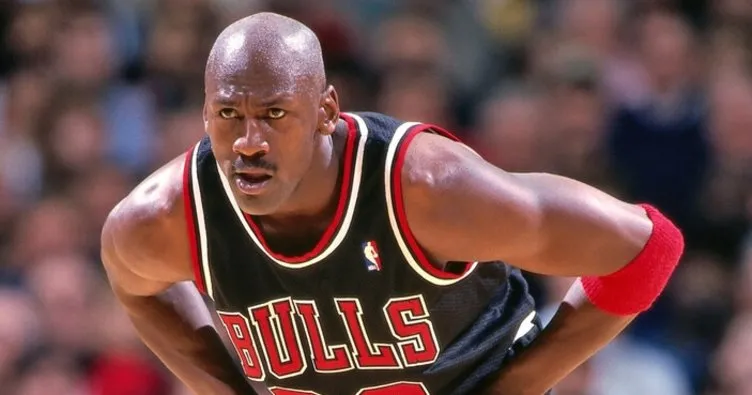 Michael Jordan’ın 1998 NBA finallerinde giydiği ayakkabılar 2,2 milyon dolara satıldı