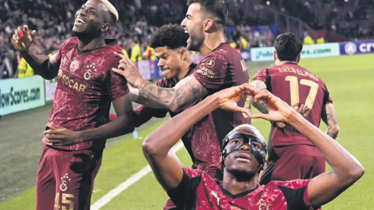 Düşler sahnesi’nde maskeli balo