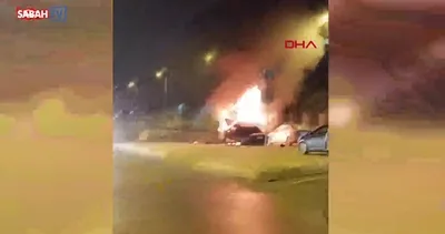 Seyir halindeki otomobil, park halindeki araçlara çarptıktan sonra alev aldı! | Video