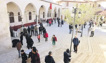 Habibi Neccar Camii’ne ziyaretçi akını