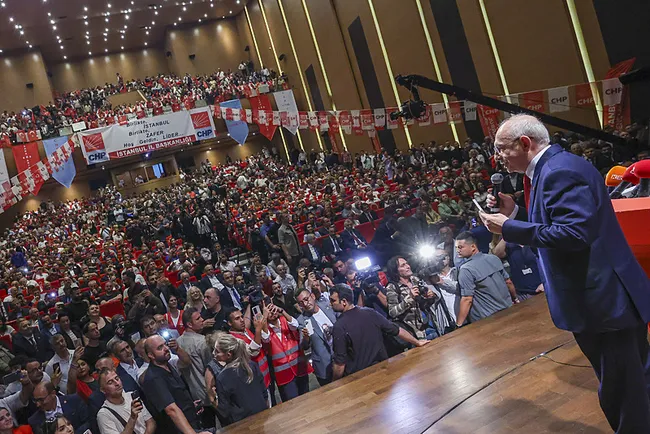 son-dakika-chpnin-oscarlik-kast-tiyatrolari-kemal-kilicdaroglu-ve-ozgur-ozel-doneminde-ayni-senaryo-kimi-oyunc-1785232526088.jpg SON DAKİKA… CHP’nin Oscar’lık cast tiyatroları! Kemal Kılıçdaroğlu ve Özgür Özel döneminde aynı senaryo: Kimi oyuncu kimi parti üyesi çıktı!