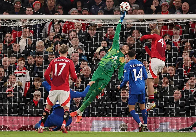 Son dakika haberi: Altay Bayındır yine damga vurdu! Ada basının gündeminde...