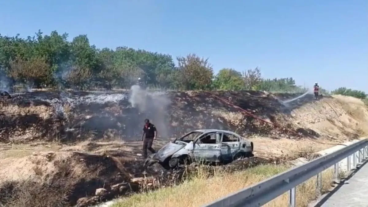 Malatya’da feci kaza! Bariyerlere çarpan otomobil alev topuna döndü: 1 ölü 1 yaralı Malatya’da feci kaza! Bariyerlere çarpan otomobil alev topuna döndü: 1 ölü 1 yaralı