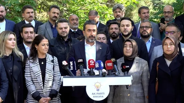 ankarada-israil-buyukelciligi-onunde-oyuncakli-ve-giysili-protesto-1697801715338.jpeg